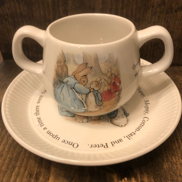 Petter Rabbit Child’s Plate & two handled cup. - Picture 14 of 14